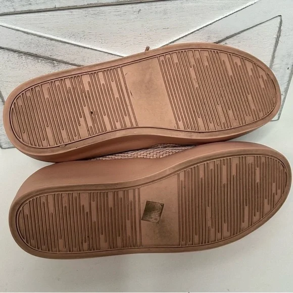 Stylish Pink Woven Women's Sneakers - Picture 16 of 16